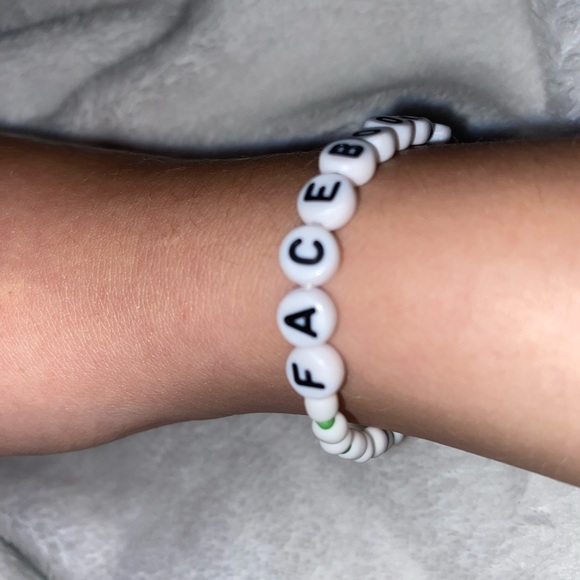 3 for 8$ 🪷 Blonde Album Inspired Bracelet - Picture 3 of 5